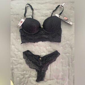 NEVER WORN Daisy Fuentes Matching Black Lace Bra Set